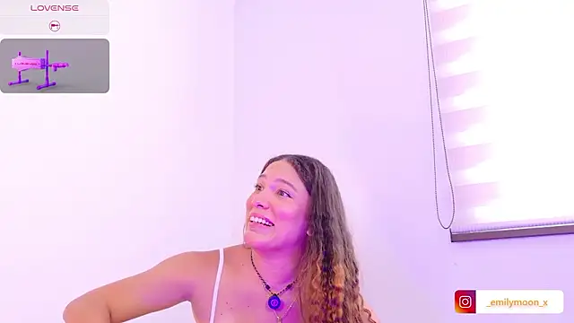 Snapshot of onlyemily_ chatting on 03-01-26, 09:17 onlyemily online show from 03-01-26, 09:17