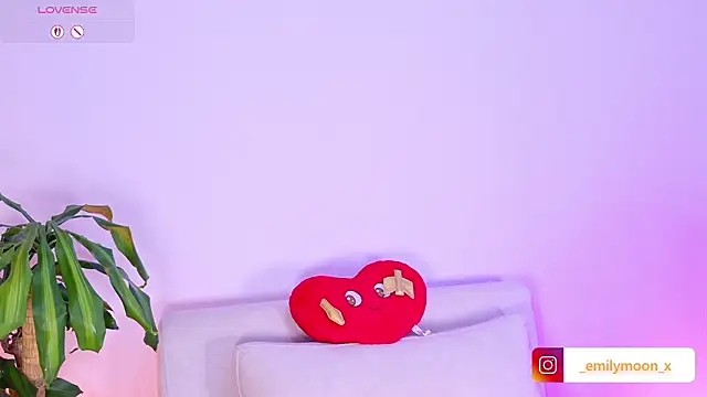 Snapshot of onlyemily_ chatting on 03-25-26, 01:22 onlyemily online show from 03-25-26, 01:22