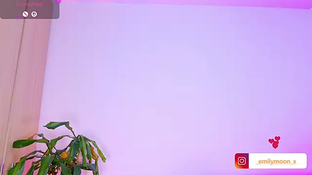 Snapshot of onlyemily_ chatting on 04-21-26, 01:18 onlyemily online show from 04-21-26, 01:18