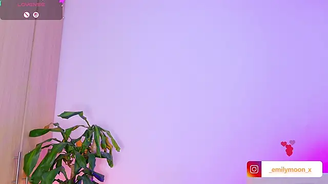 Snapshot of onlyemily_ chatting on 05-01-26, 12:59 onlyemily online show from 05-01-26, 12:59