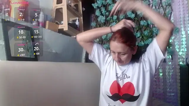 Snapshot of darling_hott chatting on 03-21-26, 10:53 darling hott online show from 03-21-26, 10:53