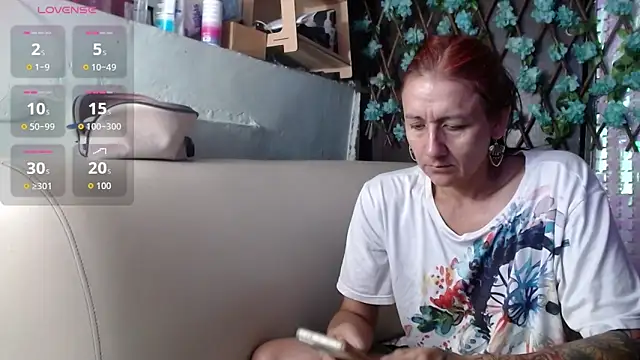 Snapshot of darling_hott chatting on 03-24-26, 11:04 darling hott online show from 03-24-26, 11:04