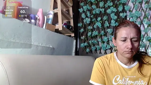 Snapshot of darling_hott chatting on 04-05-26, 11:29 darling hott online show from 04-05-26, 11:29