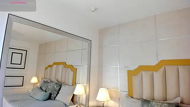 Snapshot of MaddieParker chatting on 10-21-25, 07:25 MaddieParker online show from 10-21-25, 07:25