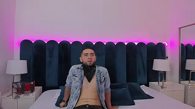 Snapshot of Lushian_ chatting on 09-08-25, 02:27 Lushian online show from 09-08-25, 02:27