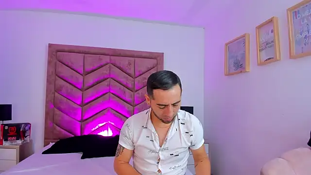 Snapshot of Lushian_ chatting on 09-18-25, 03:14 Lushian online show from 09-18-25, 03:14