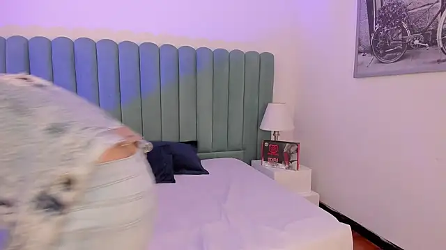 Snapshot of Lushian_ chatting on 09-24-25, 03:15 Lushian online show from 09-24-25, 03:15