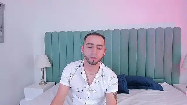 Snapshot of Lushian_ chatting on 09-26-25, 01:59 Lushian online show from 09-26-25, 01:59