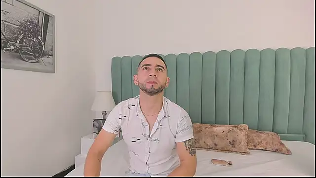 Snapshot of Lushian_ chatting on 10-06-25, 02:47 Lushian online show from 10-06-25, 02:47