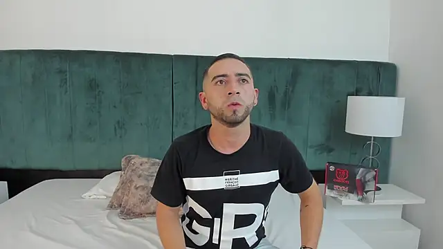 Snapshot of Lushian_ chatting on 11-01-25, 11:18 Lushian online show from 11-01-25, 11:18