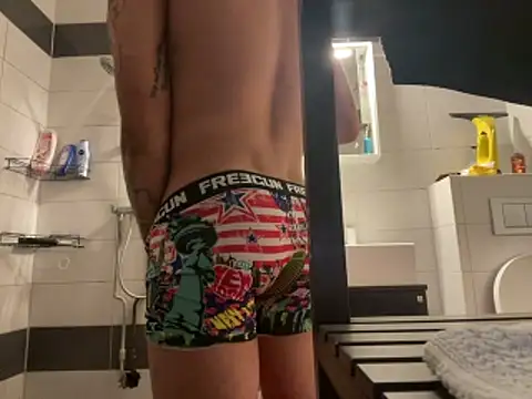 Snapshot of Tholel420 chatting on 11-17-25, 06:03 Tholel420 online show from 11-17-25, 06:03