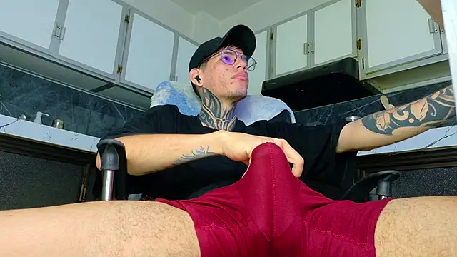 Snapshot of david_huge chatting on 02-27-26, 05:18 david huge online show from 02-27-26, 05:18