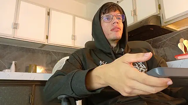 Snapshot of david_huge chatting on 03-24-26, 01:27 david huge online show from 03-24-26, 01:27