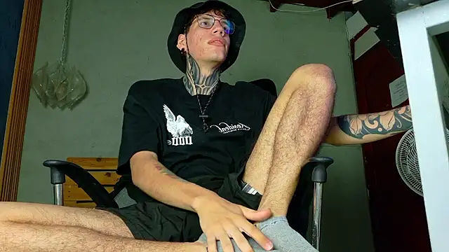 Snapshot of david_huge chatting on 03-27-26, 01:33 david huge online show from 03-27-26, 01:33