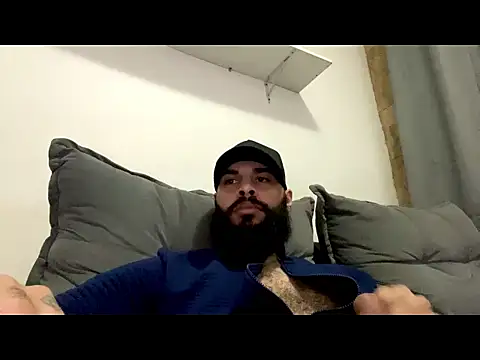 Snapshot of Min-- chatting on 08-02-26, 01:04 Min-- online show from 08-02-26, 01:04