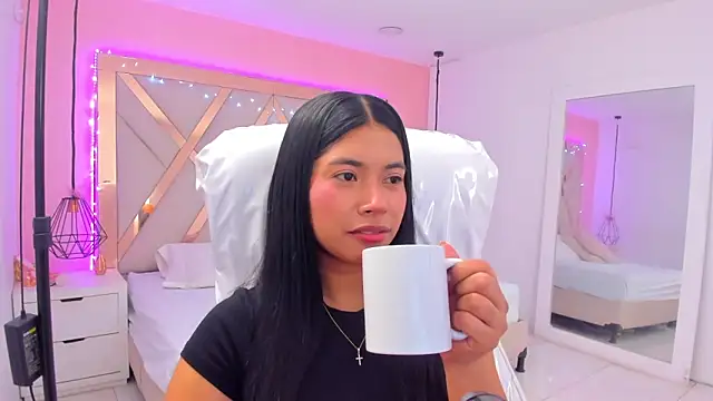 Snapshot of samantaa_shy chatting on 03-11-26, 02:17 samantaa shy online show from 03-11-26, 02:17