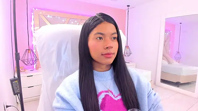 Snapshot of samantaa_shy chatting on 03-18-26, 02:37 samantaa shy online show from 03-18-26, 02:37