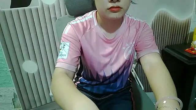 Snapshot of Emachiii chatting on 09-23-25, 12:30 Emachiii online show from 09-23-25, 12:30