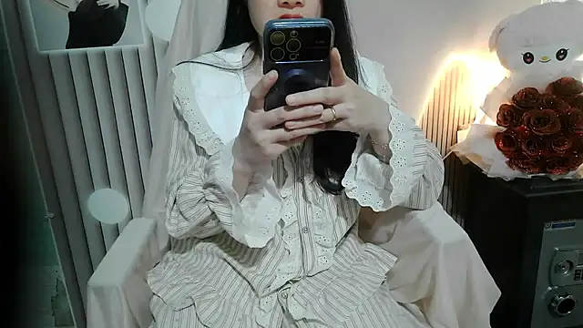 Snapshot of Emachiii chatting on 11-13-25, 12:48 Emachiii online show from 11-13-25, 12:48