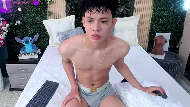 Snapshot of JoseLucian chatting on 10-09-25, 07:45 JoseLucian online show from 10-09-25, 07:45