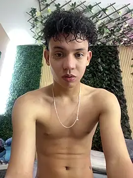 Snapshot of JoseLucian chatting on 10-15-25, 08:09 JoseLucian online show from 10-15-25, 08:09