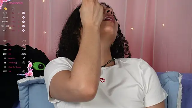 Snapshot of Victoria_Curly chatting on 09-15-25, 04:18 Victoria Curly online show from 09-15-25, 04:18