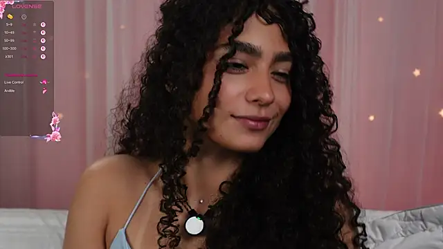 Snapshot of Victoria_Curly chatting on 10-29-25, 01:52 Victoria Curly online show from 10-29-25, 01:52