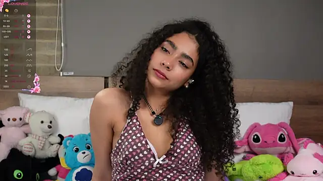 Snapshot of Victoria_Curly chatting on 11-22-25, 03:05 Victoria Curly online show from 11-22-25, 03:05