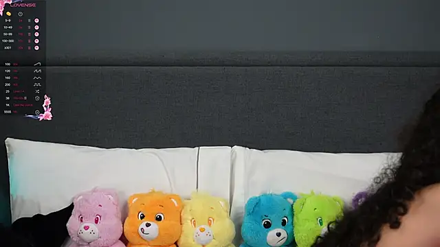 Snapshot of Victoria_Curly chatting on 12-22-25, 03:14 Victoria Curly online show from 12-22-25, 03:14