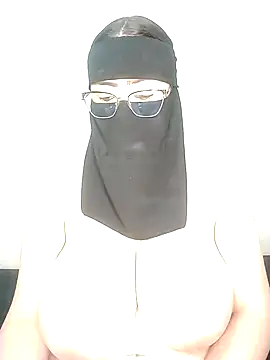 Snapshot of Arabic-loka chatting on 10-17-25, 12:41 Arabic-loka online show from 10-17-25, 12:41