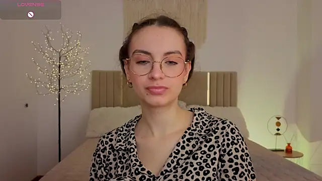Real cutie1 online show from 05-26-26, 12:45