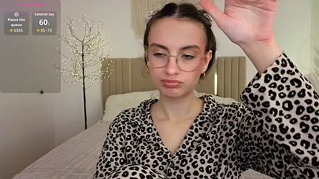 Real cutie1 online show from 06-16-26, 12:52