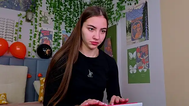 Snapshot of Ashley_Pierce chatting on 10-23-25, 04:12 Ashley Pierce online show from 10-23-25, 04:12