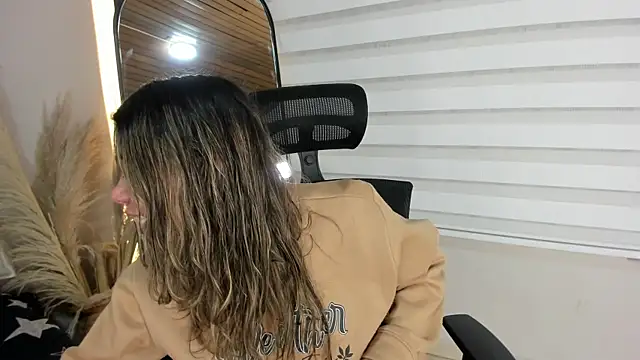 Rachell criss online show from 10-30-25, 04:25