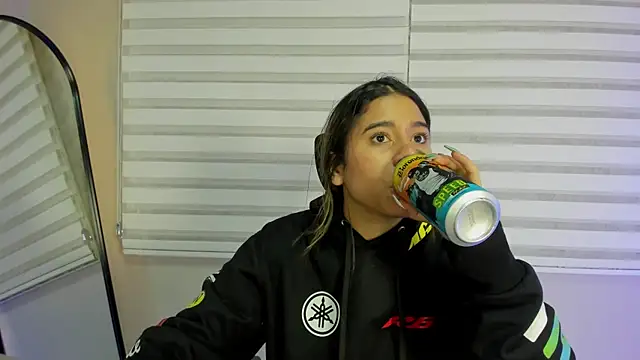 Rachell criss online show from 11-15-25, 03:59