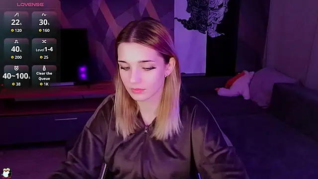 Snapshot of Sandy_Belle chatting on 09-17-25, 06:31 Sandy Belle online show from 09-17-25, 06:31