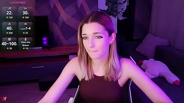 Snapshot of Sandy_Belle chatting on 09-20-25, 06:31 Sandy Belle online show from 09-20-25, 06:31