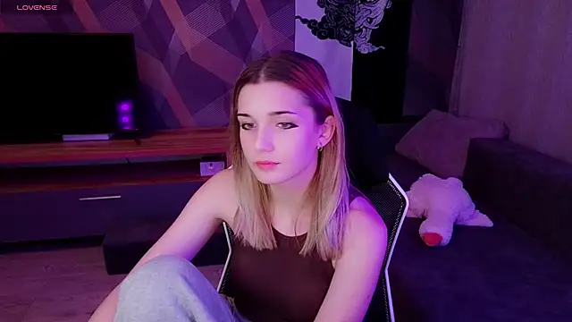 Snapshot of Sandy_Belle chatting on 09-30-25, 06:46 Sandy Belle online show from 09-30-25, 06:46