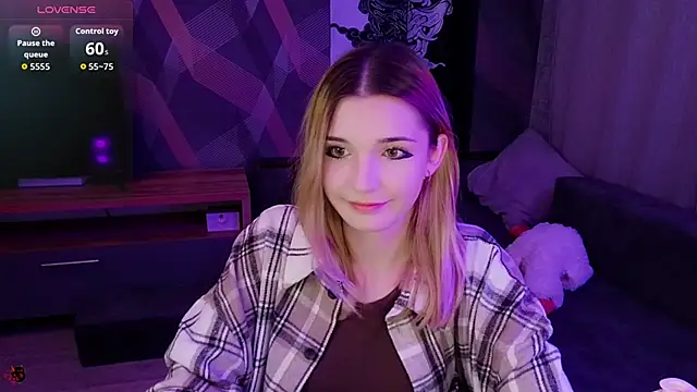 Snapshot of Sandy_Belle chatting on 10-07-25, 10:40 Sandy Belle online show from 10-07-25, 10:40