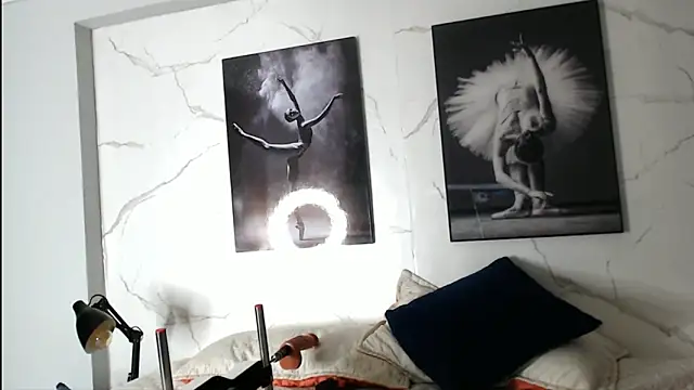 Evaa 18 online show from 12-22-25, 05:43