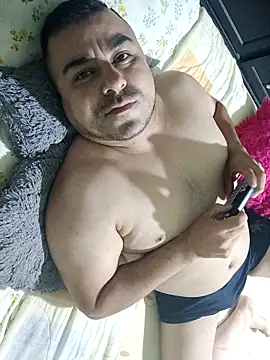 Snapshot of romiroom chatting on 10-22-25, 01:17 romiroom online show from 10-22-25, 01:17