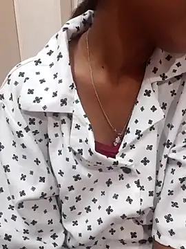 Snapshot of AnkitaDevi chatting on 09-11-25, 04:01 AnkitaDevi online show from 09-11-25, 04:01