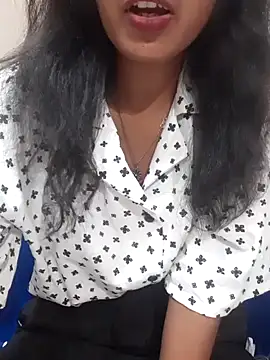 Snapshot of AnkitaDevi chatting on 09-29-25, 04:06 AnkitaDevi online show from 09-29-25, 04:06