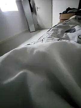 Snapshot of BobyKifff chatting on 10-30-25, 10:49 BobyKifff online show from 10-30-25, 10:49