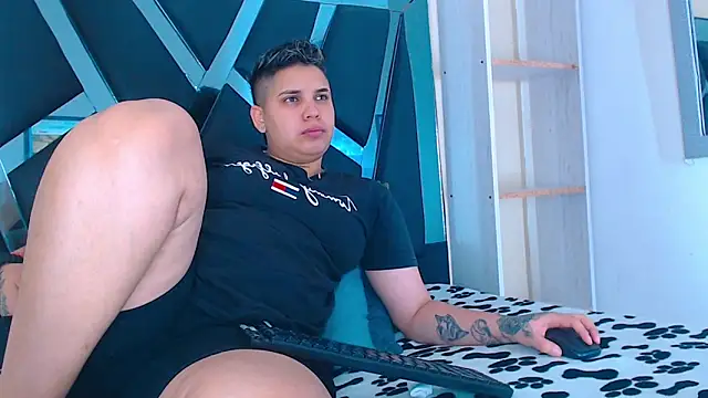 Snapshot of karla_sexy21 chatting on 10-23-25, 04:34 karla sexy21 online show from 10-23-25, 04:34