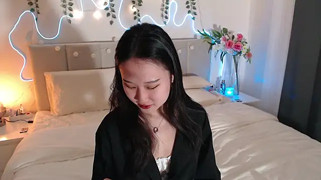 yuna k online show from 04-23-26, 10:12