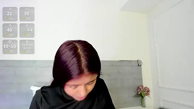 sunnyWhitee online show from 06-18-26, 07:18