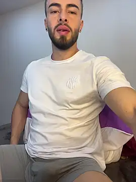 Snapshot of MaxDell chatting on 03-05-26, 06:48 MaxDell online show from 03-05-26, 06:48