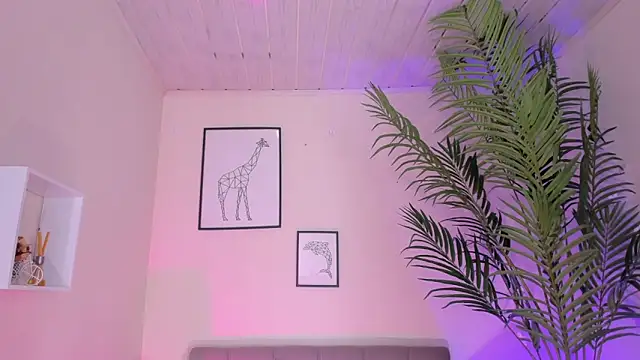 LusyKitty online show from 10-30-25, 04:19