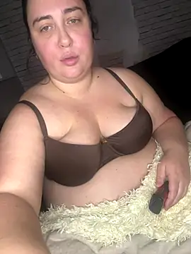 Snapshot of roxey-1997 chatting on 10-26-25, 07:20 roxey-1997 online show from 10-26-25, 07:20